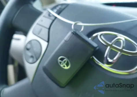 2005 Toyota Prius z USA, uszkodzony, nr VIN JTDKB20U153101362